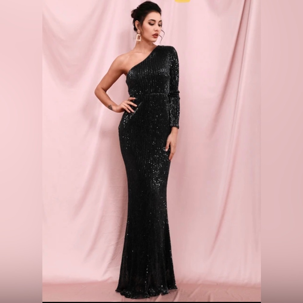 LOVE & LEMONADE Black Strapless Single Sleeve Bodycon Elastic Sequin Maxi Dress